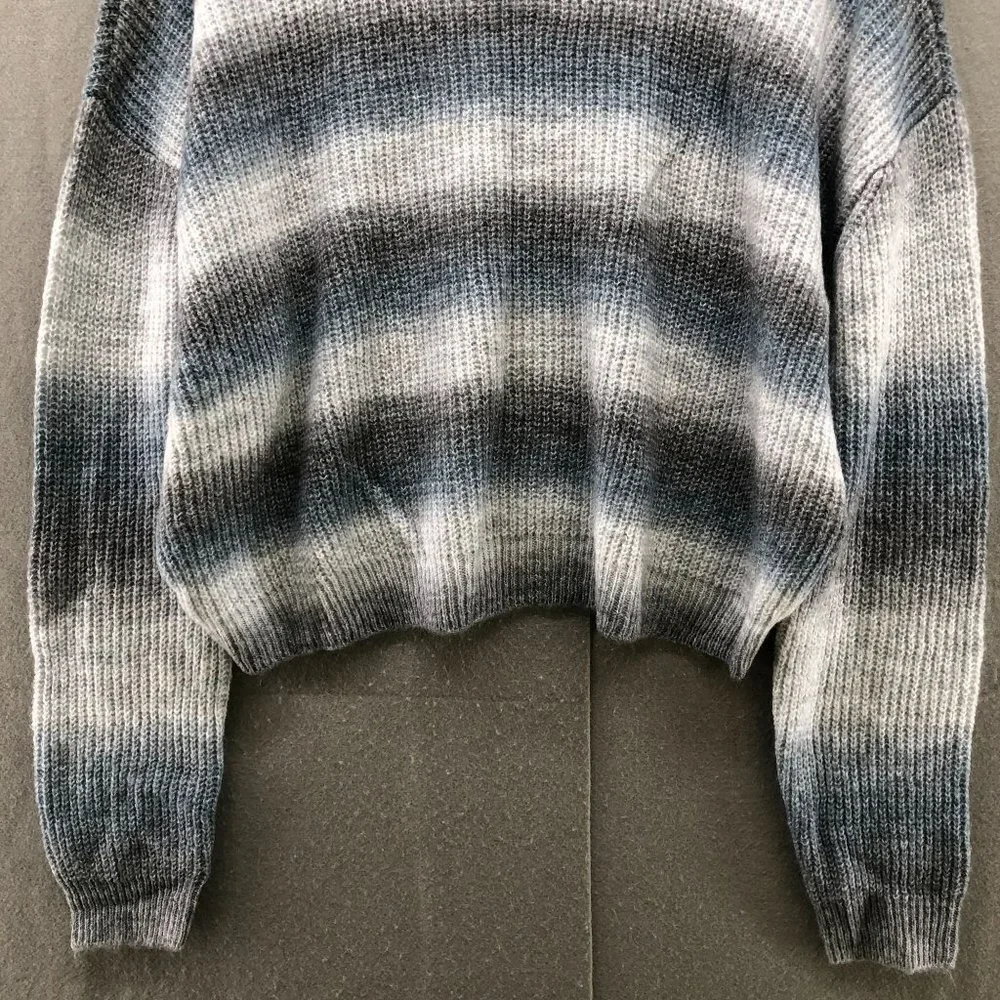 NWOT Hooked Up By IOT Turtleneck Sweater Womens M Gray Striped Ombre‎ Relaxed